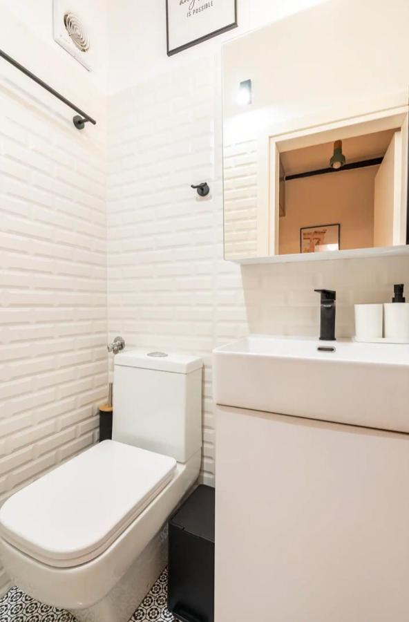 Cute Tiny Apartment In The Heart Of Flisvos Atene Esterno foto